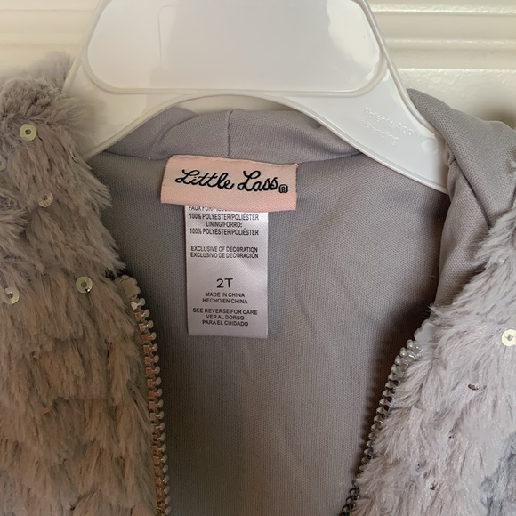 Little Lass Gray Hooded Faux Fur Vest with Sequin Details and bows girls size 2T - Picture 2 of 4
